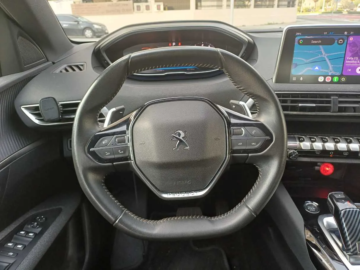 Car image 17