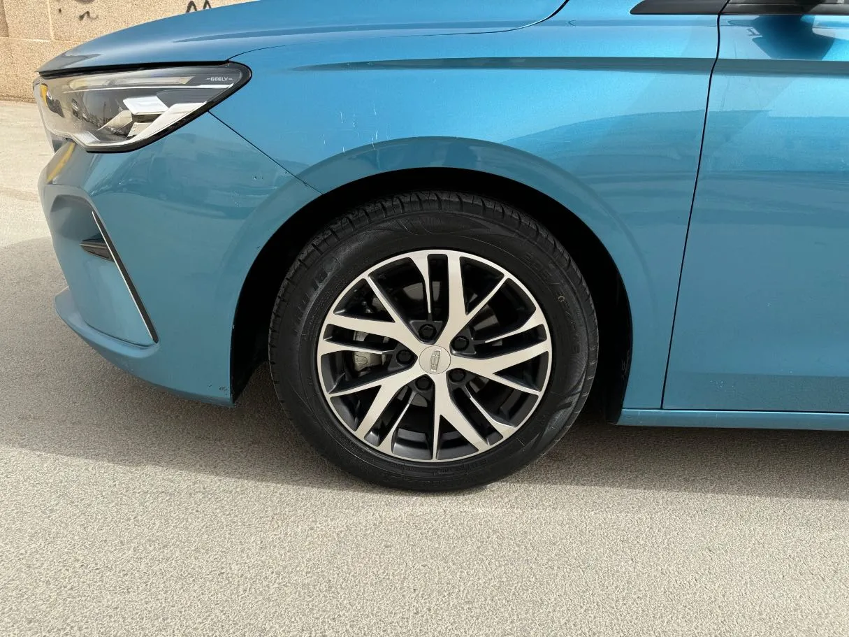 Car image 9