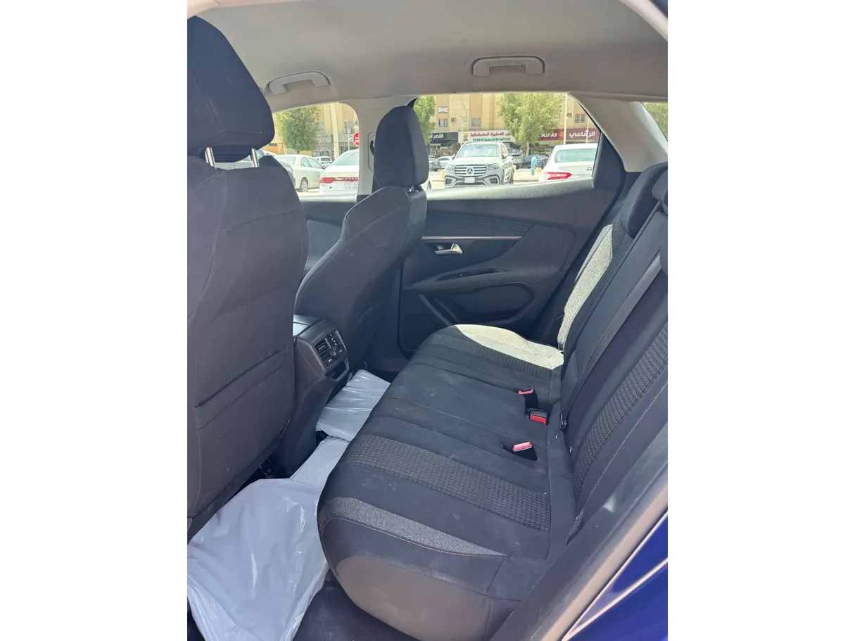 Car image 13