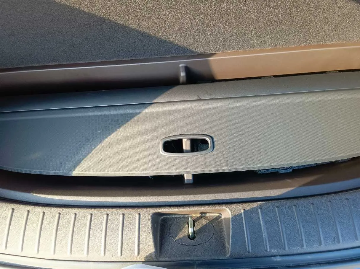 Car image 32