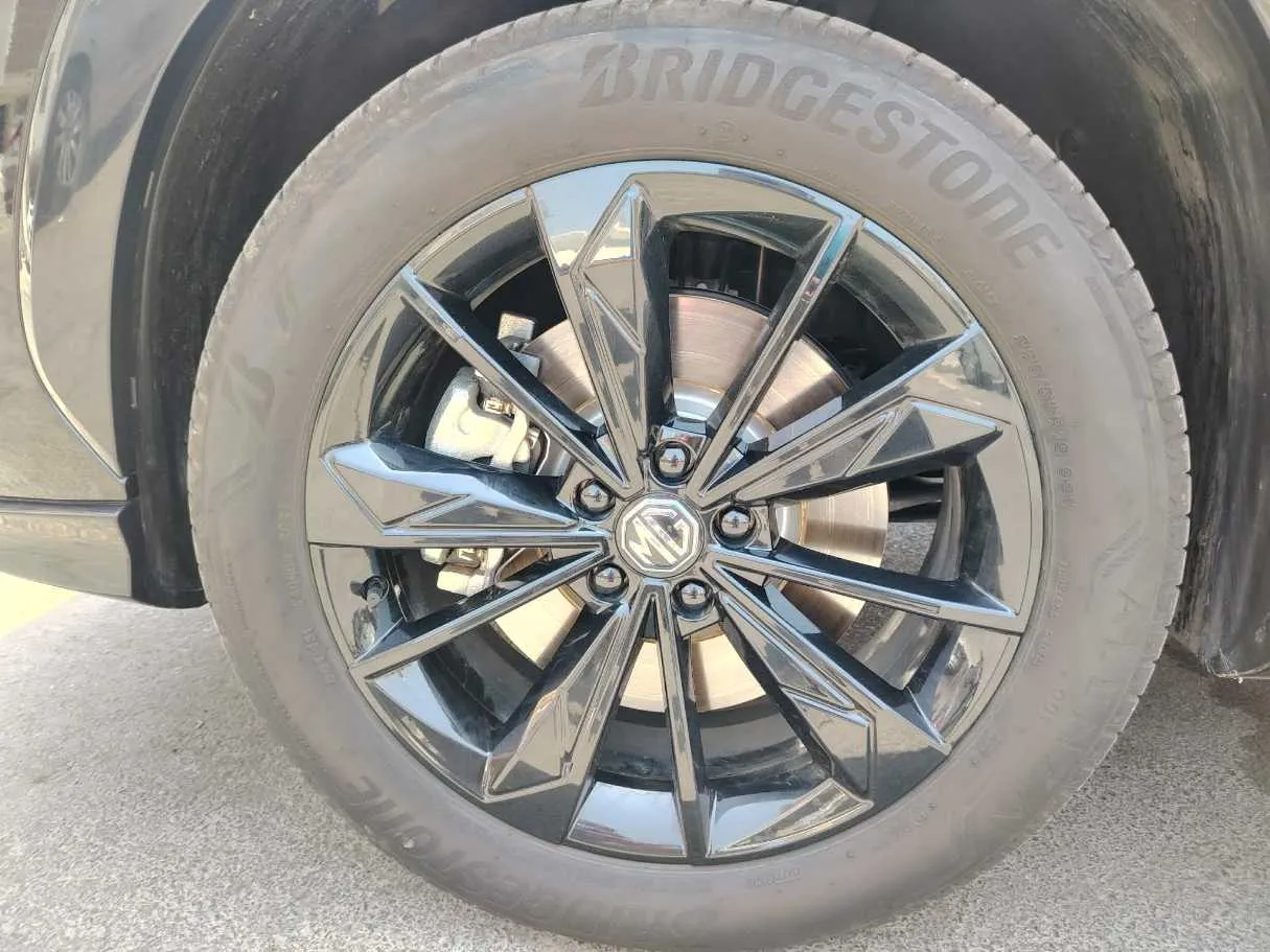 Car image 10
