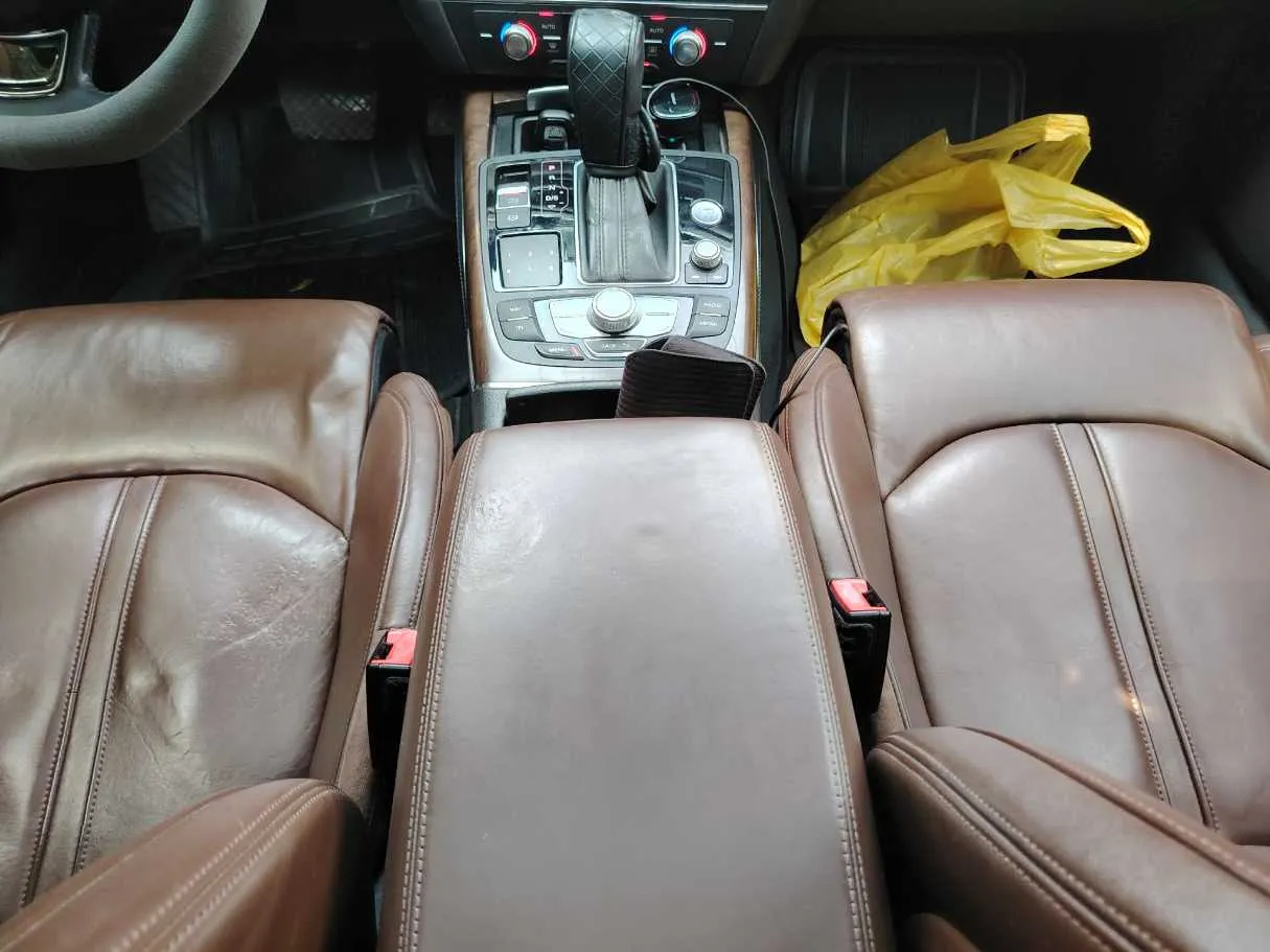 Car image 23