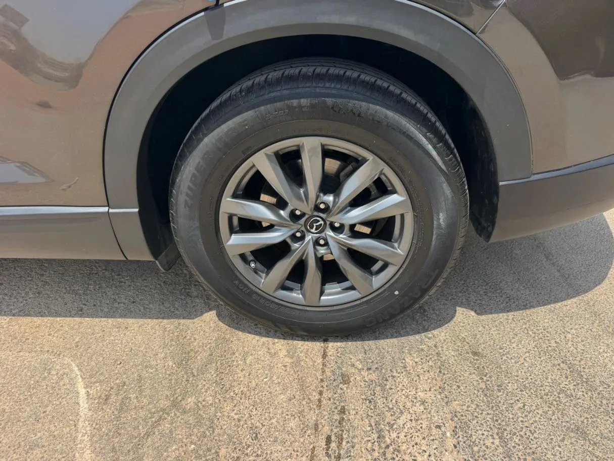 Car image 9