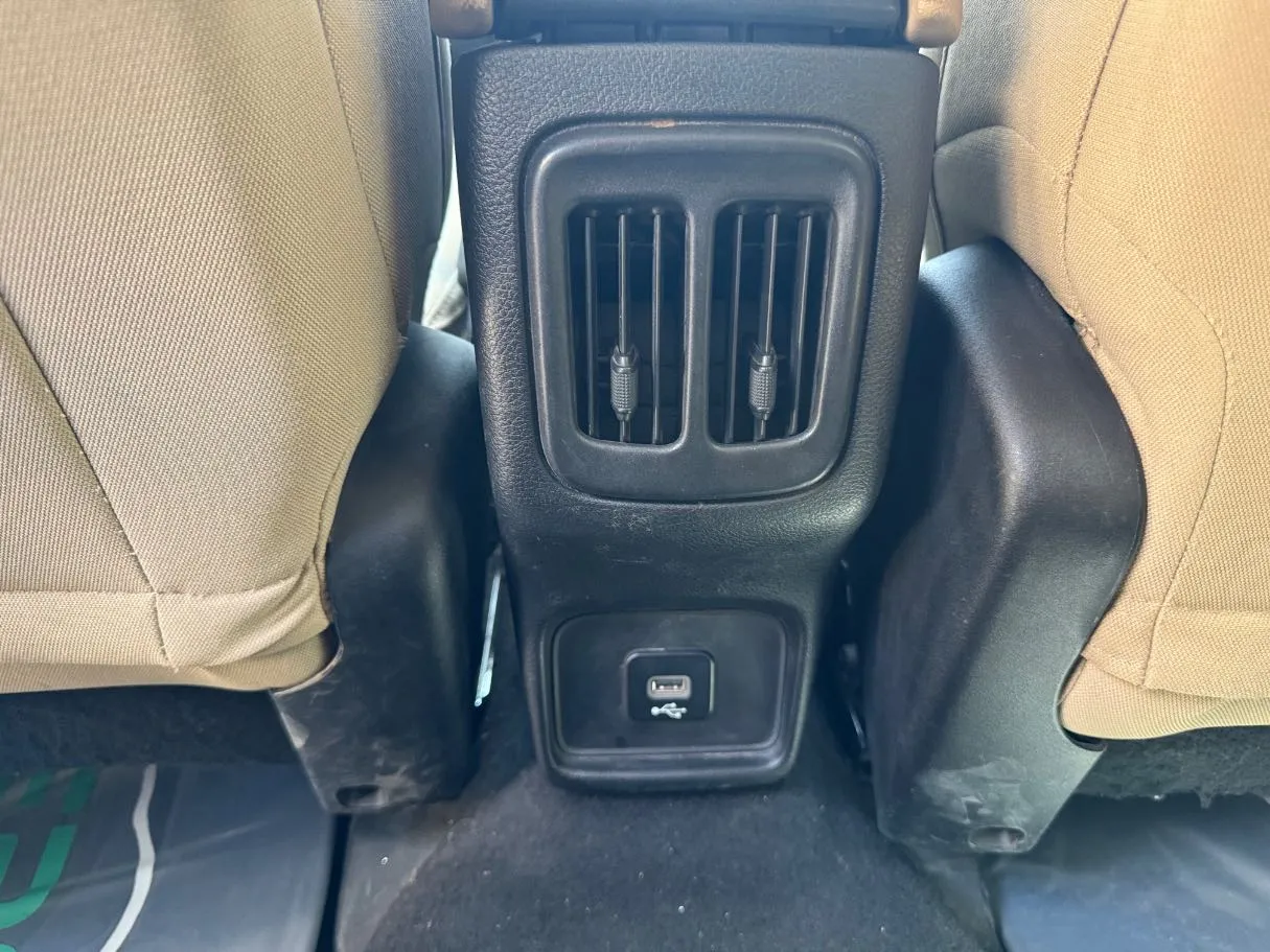 Car image 25