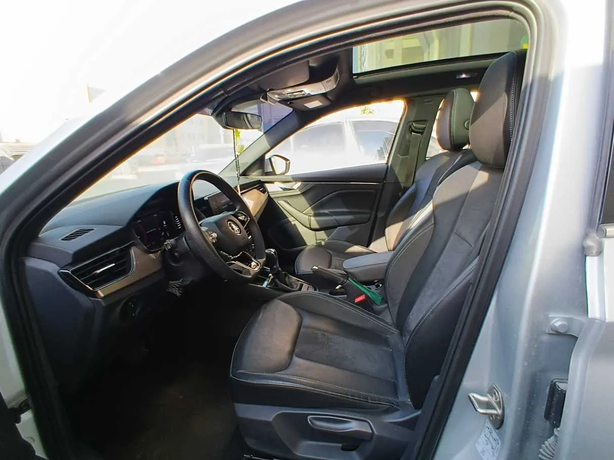 Car image 12