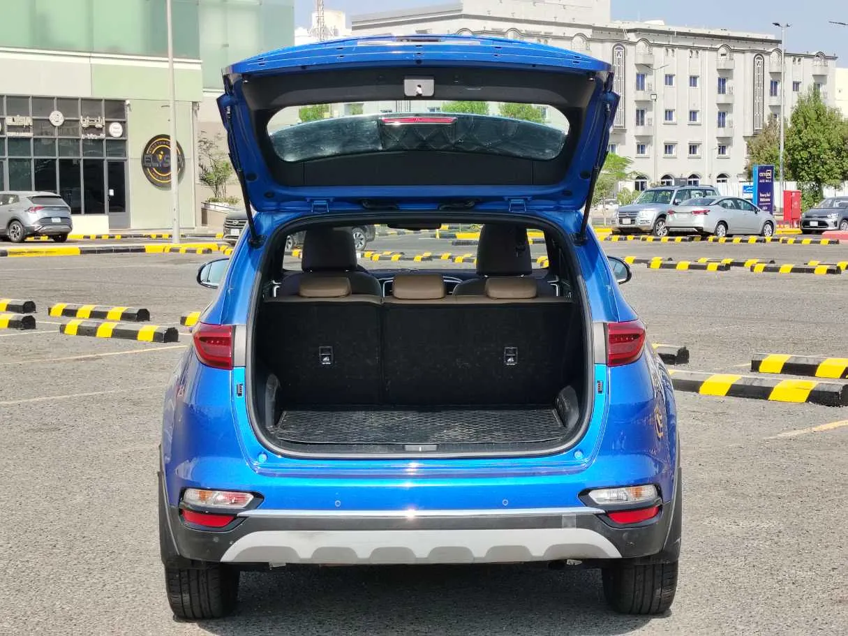 Car image 24