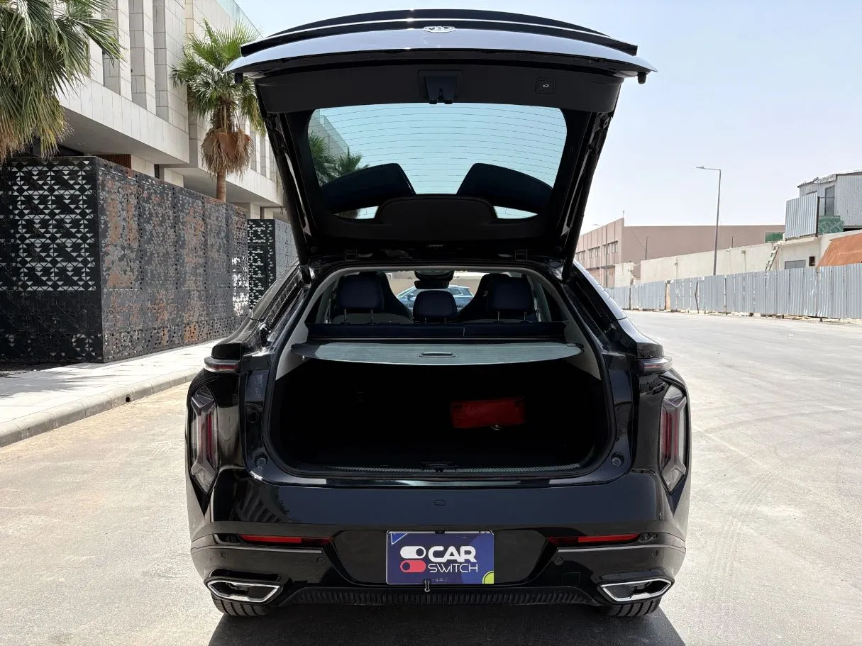 Car image 25