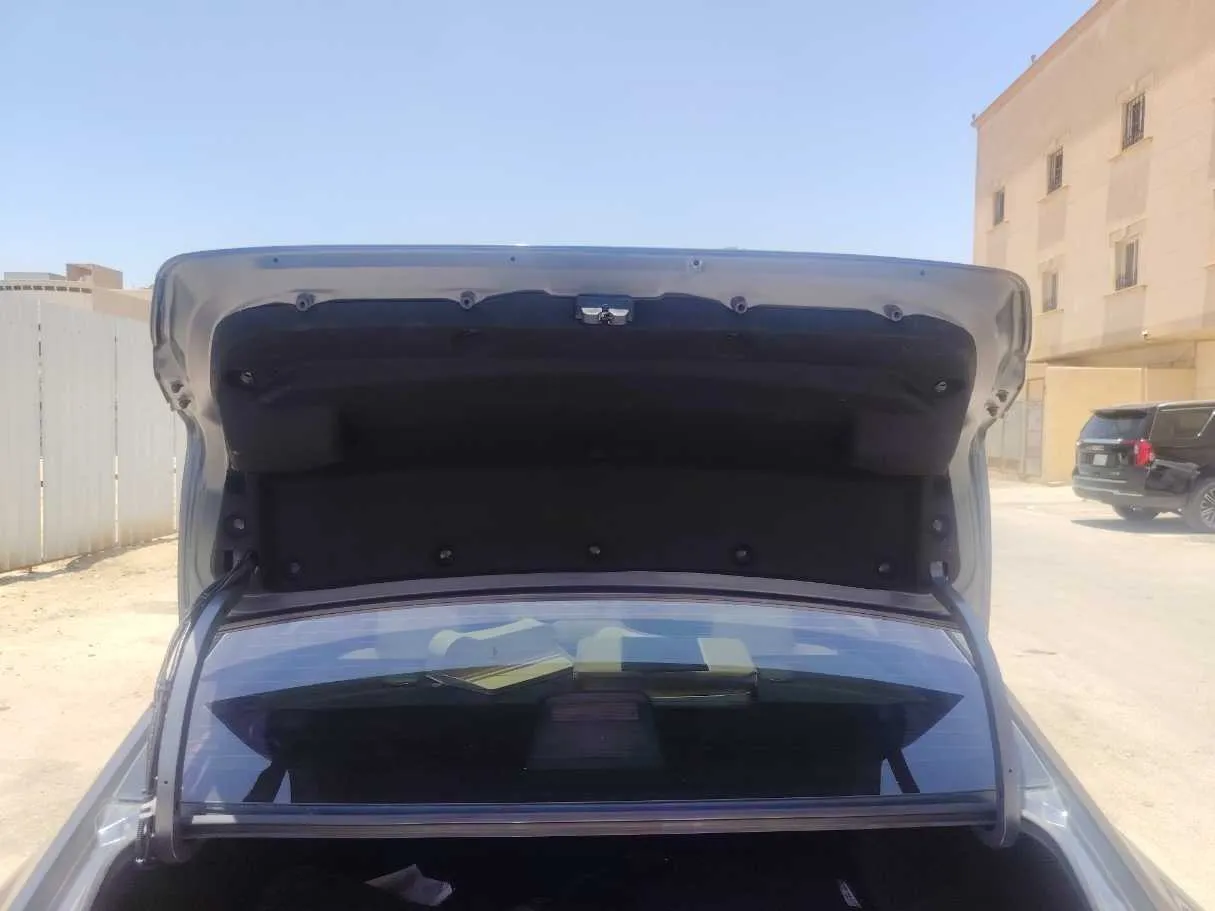 Car image 21