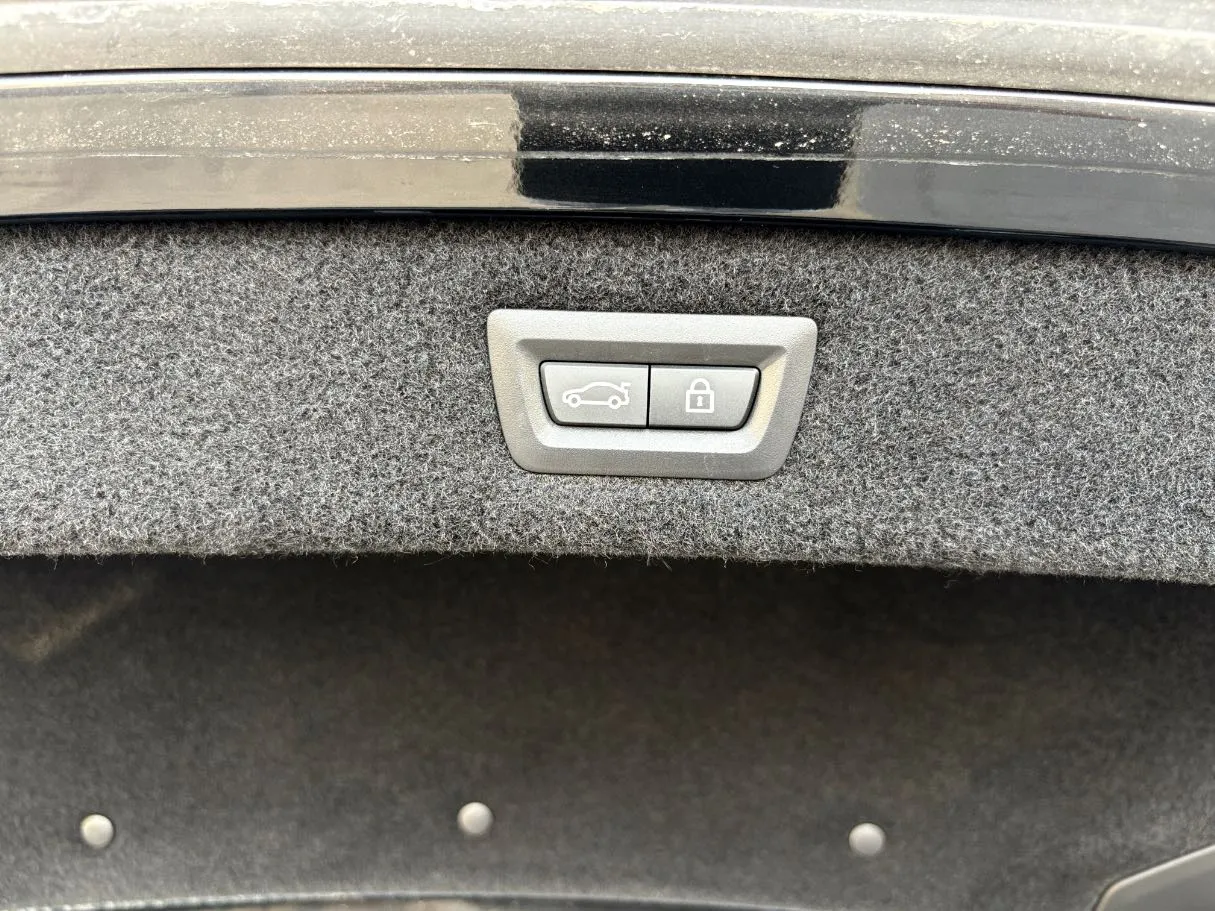 Car image 34