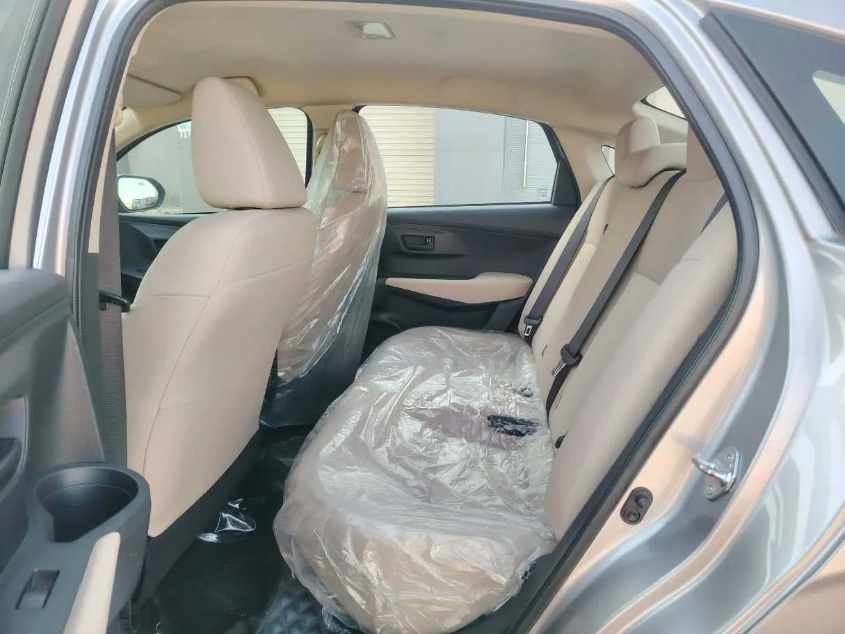 Car image 19