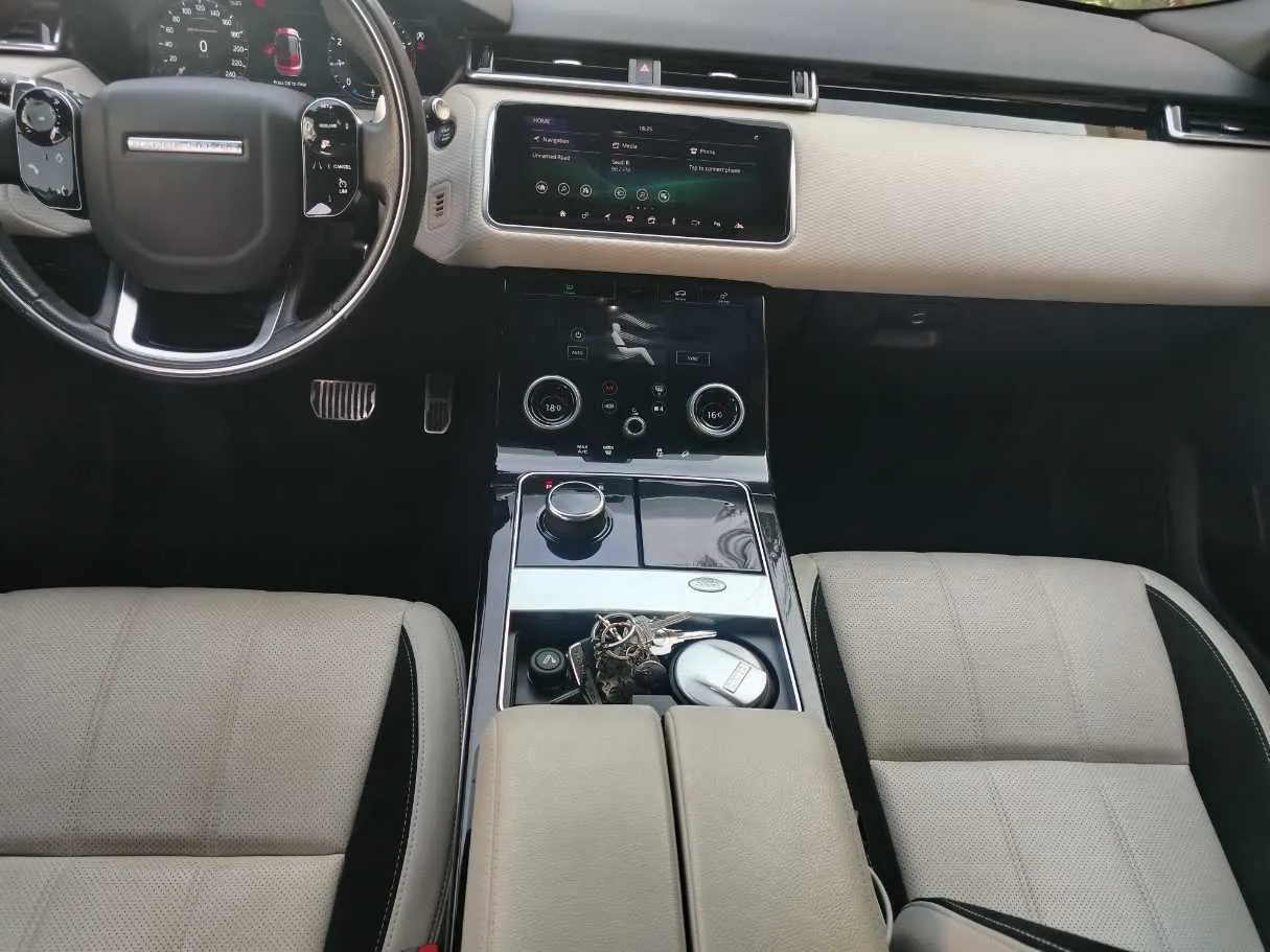 Car image 26
