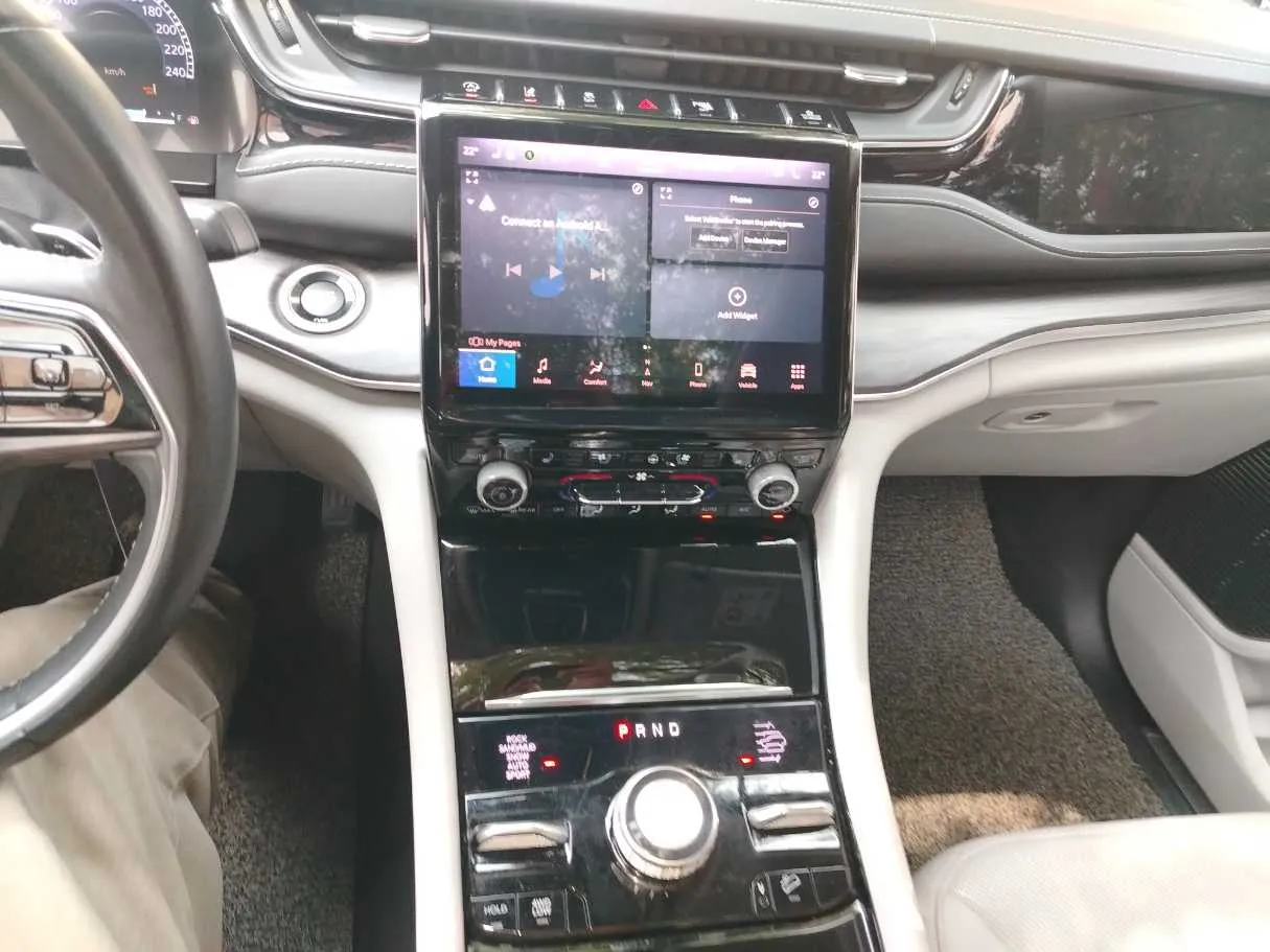 Car image 25