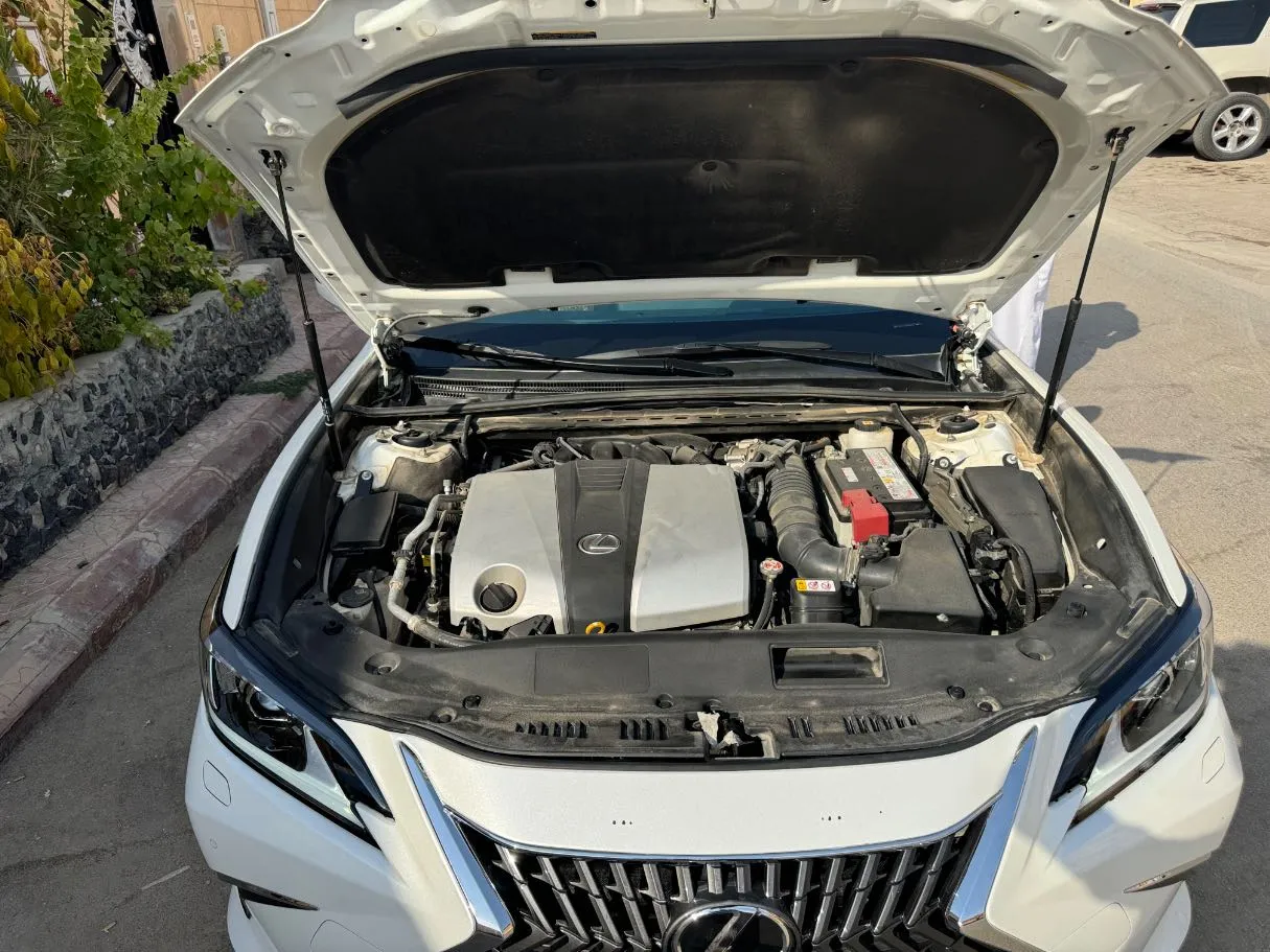 Car image 32