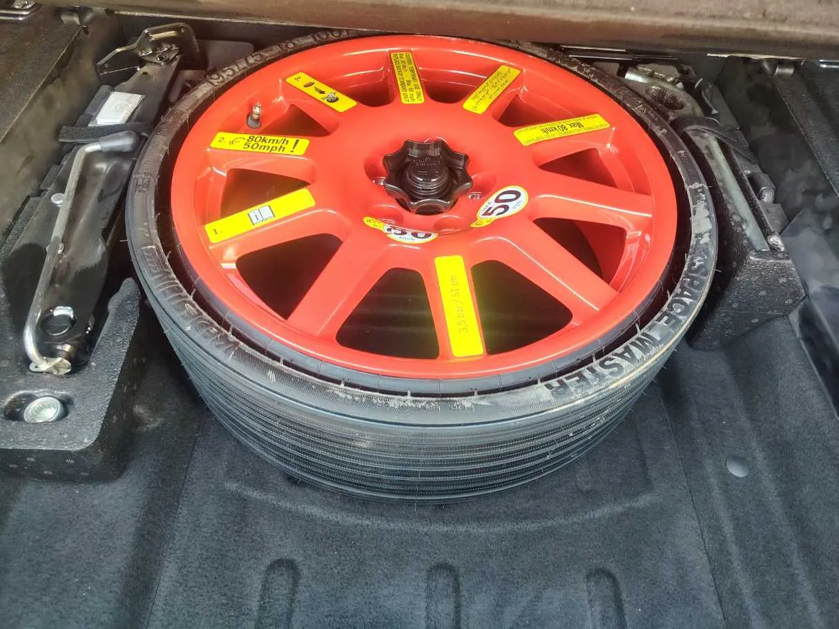 Car image 28