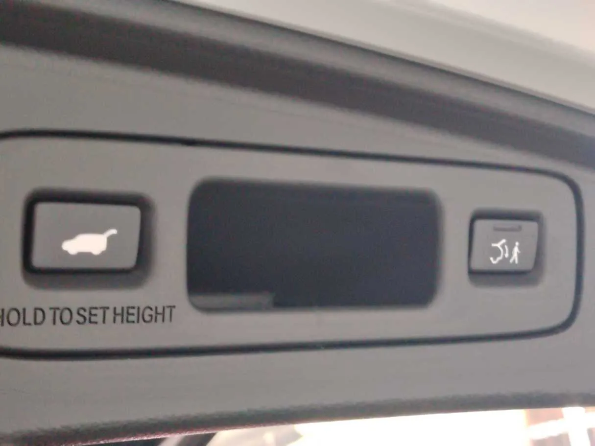 Car image 37