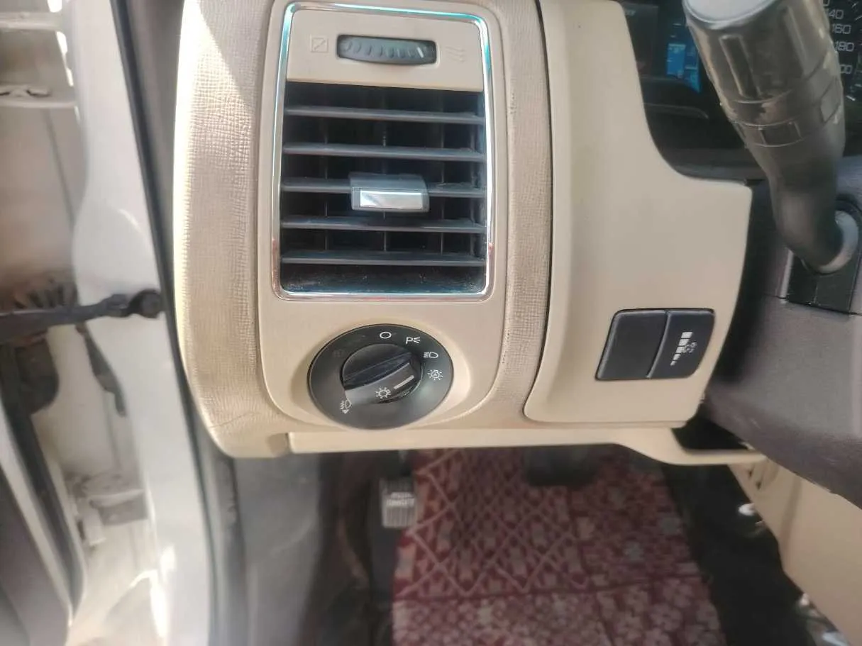 Car image 40