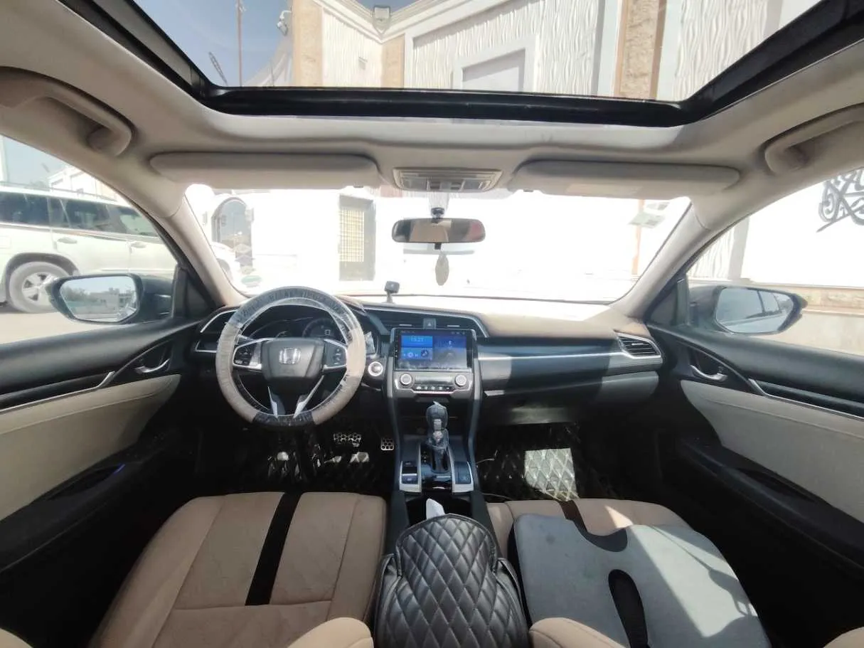 Car image 18