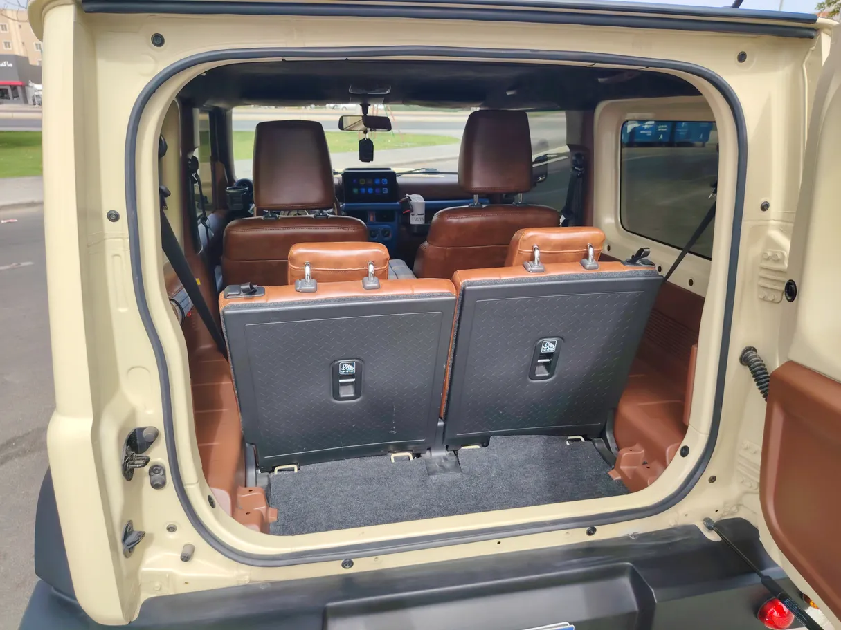 Car image 23