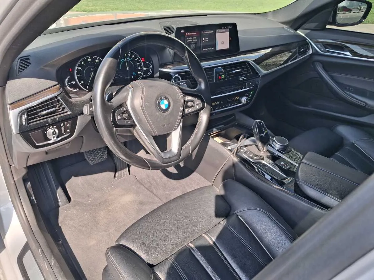 Car image 16