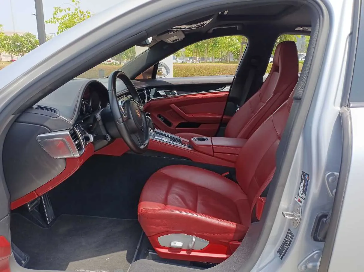 Car image 12