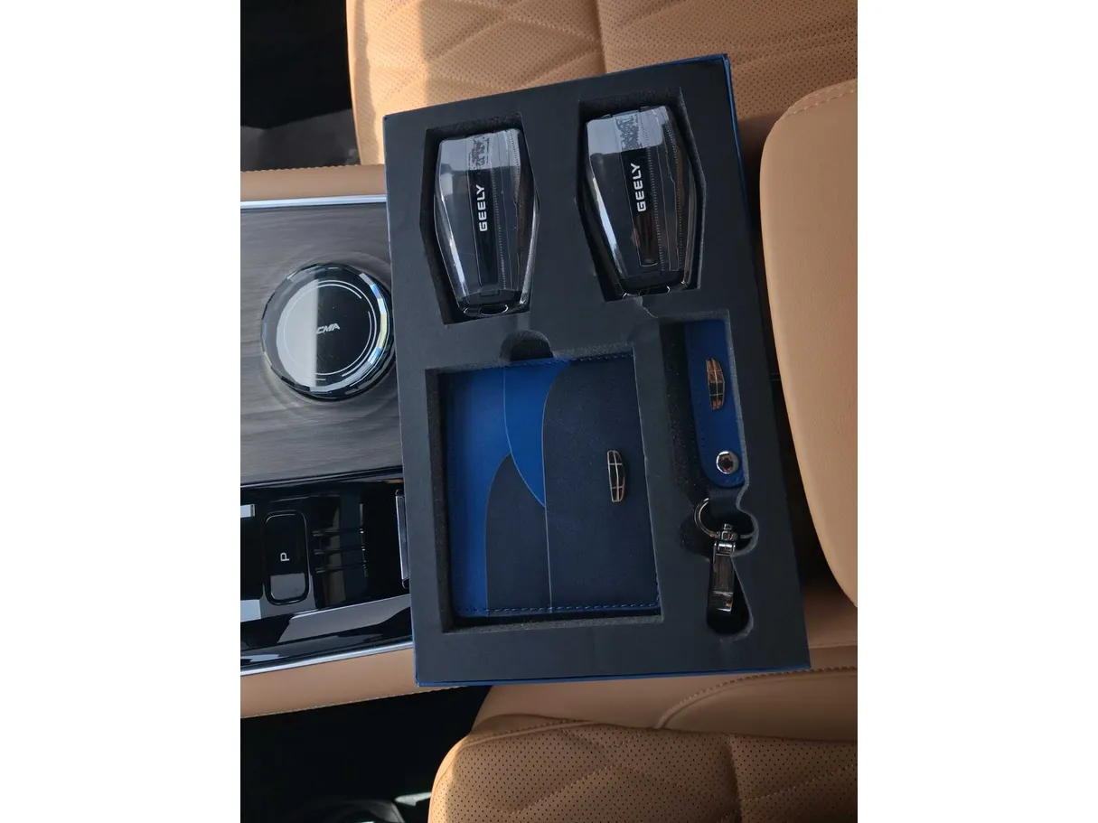 Car image 19