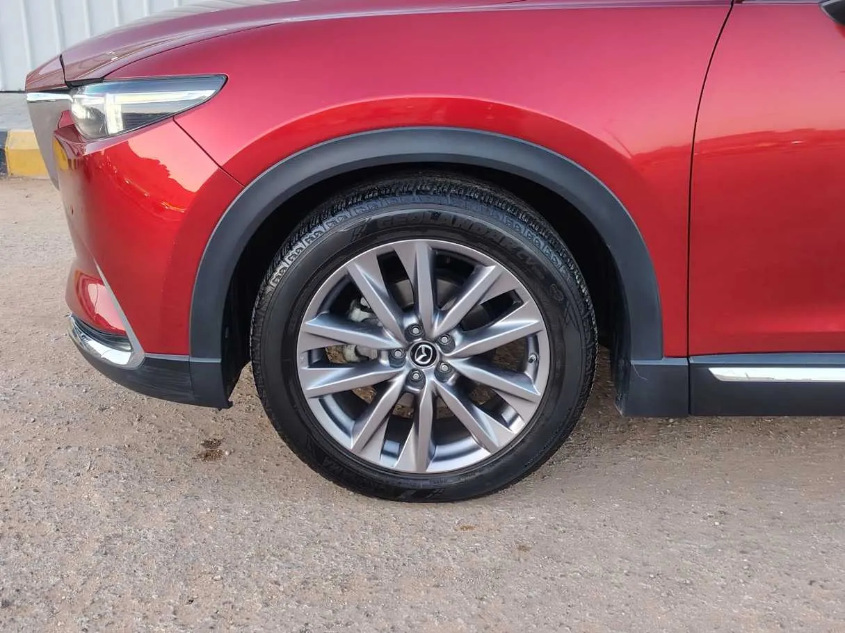 Car image 9