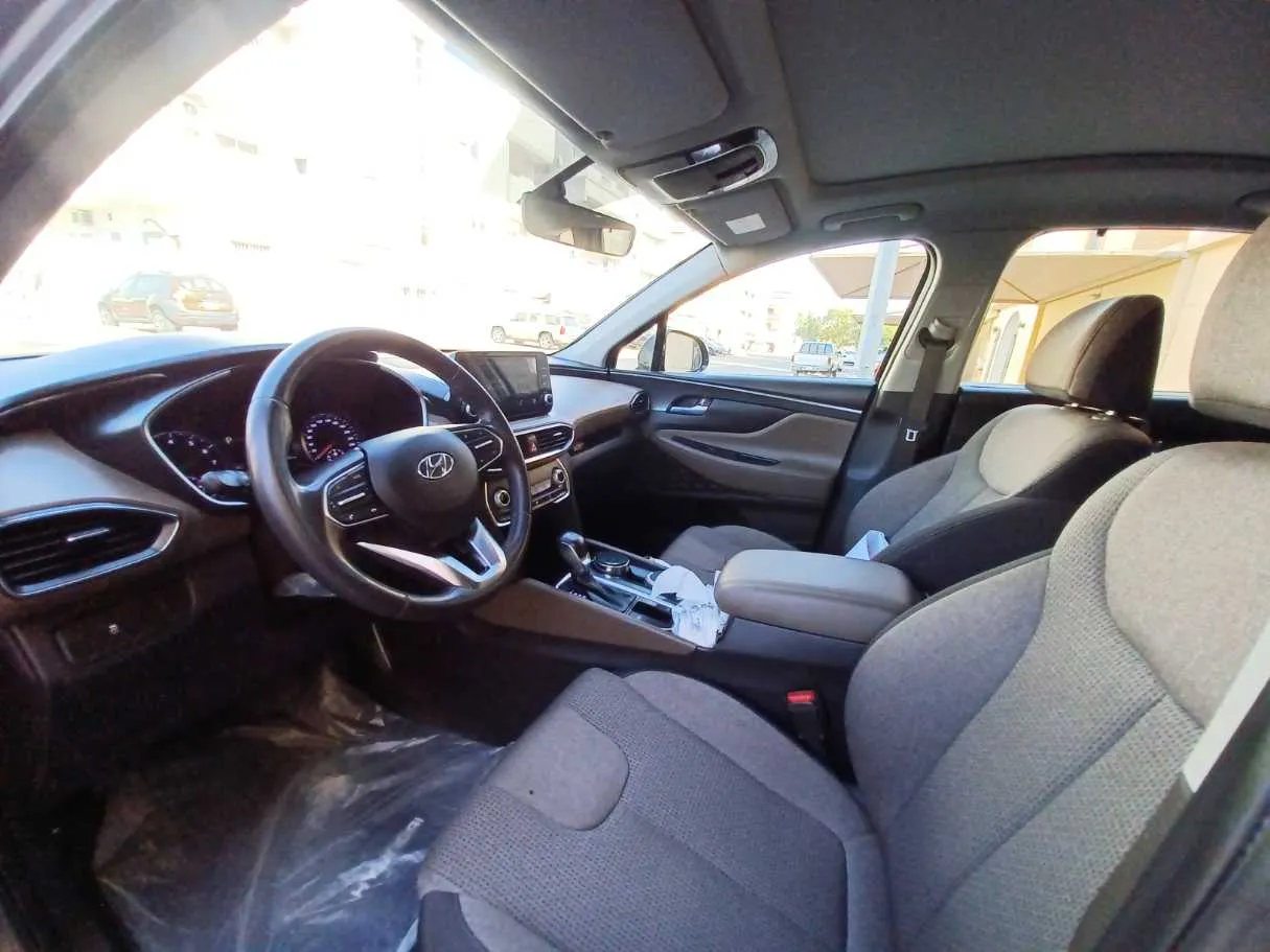 Car image 11