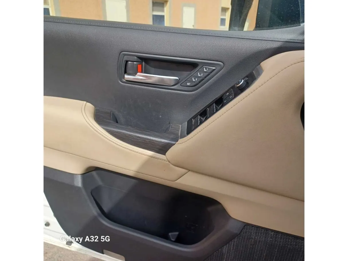 Car image 34