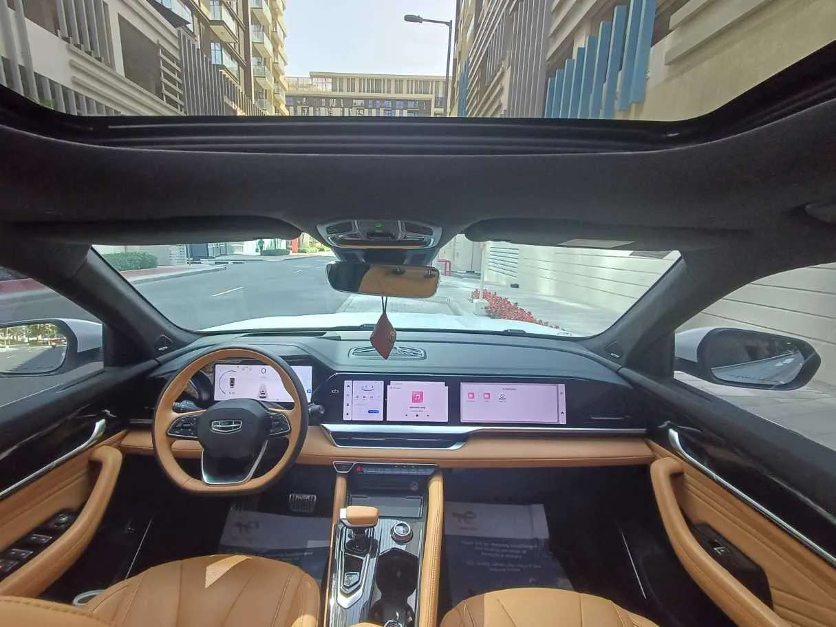 Car image 14