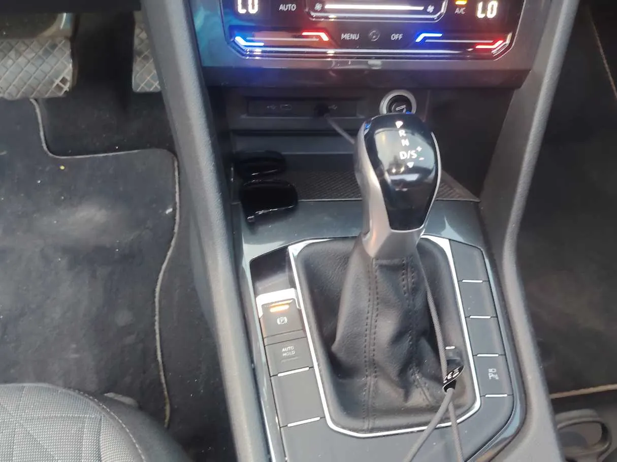Car image 18