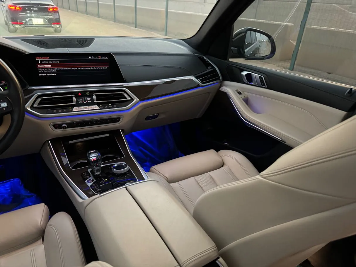 Car image 17