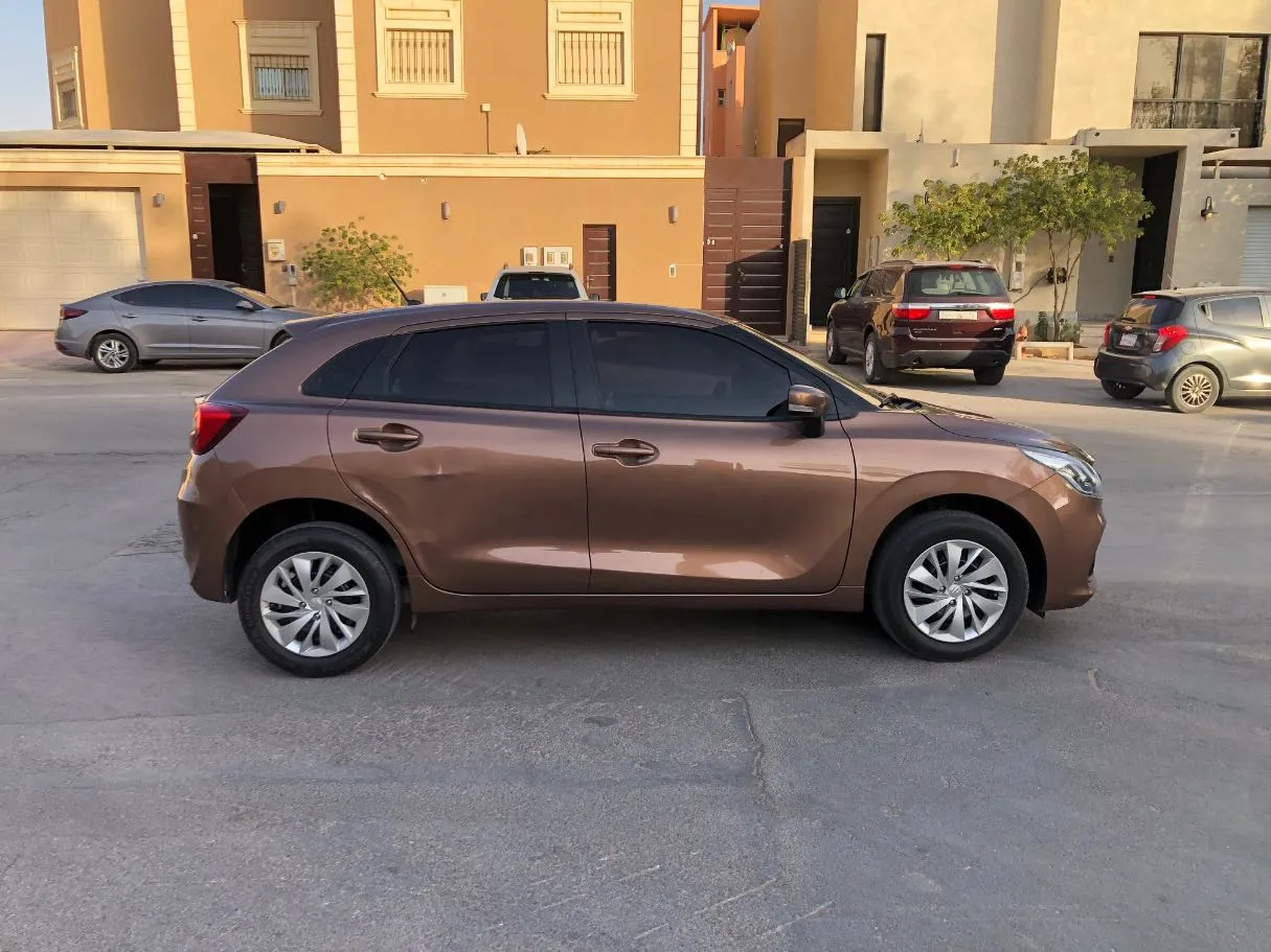 Car image 4