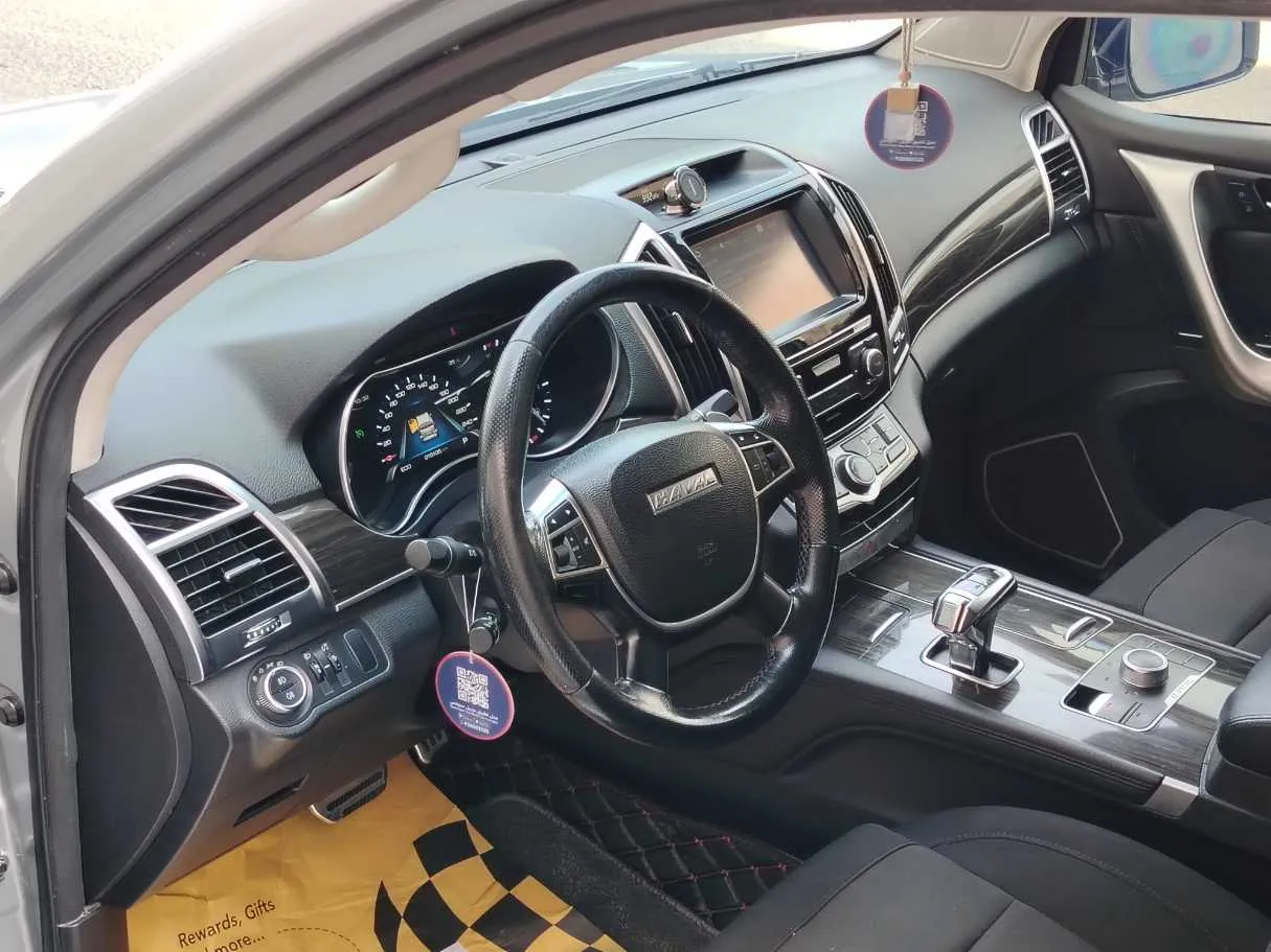 Car image 13