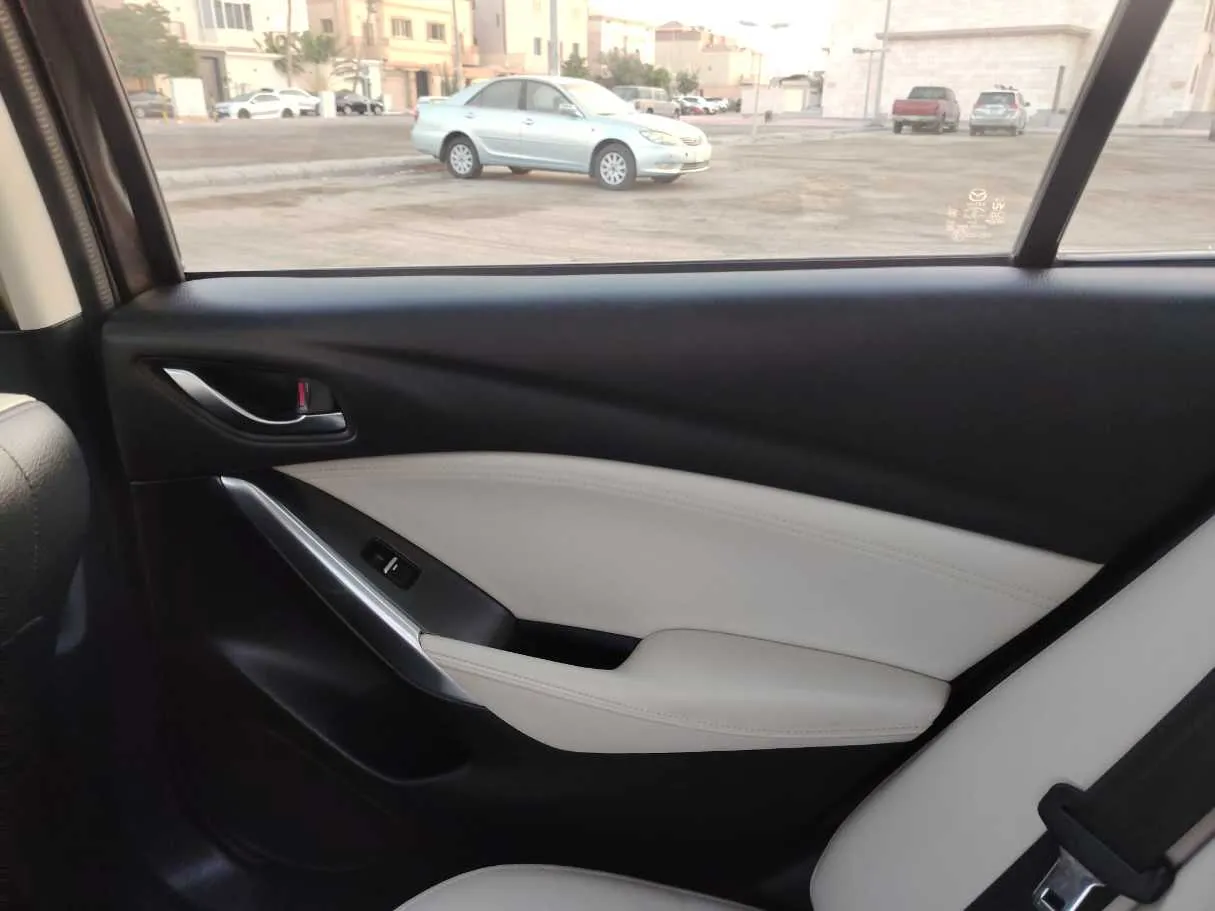 Car image 37