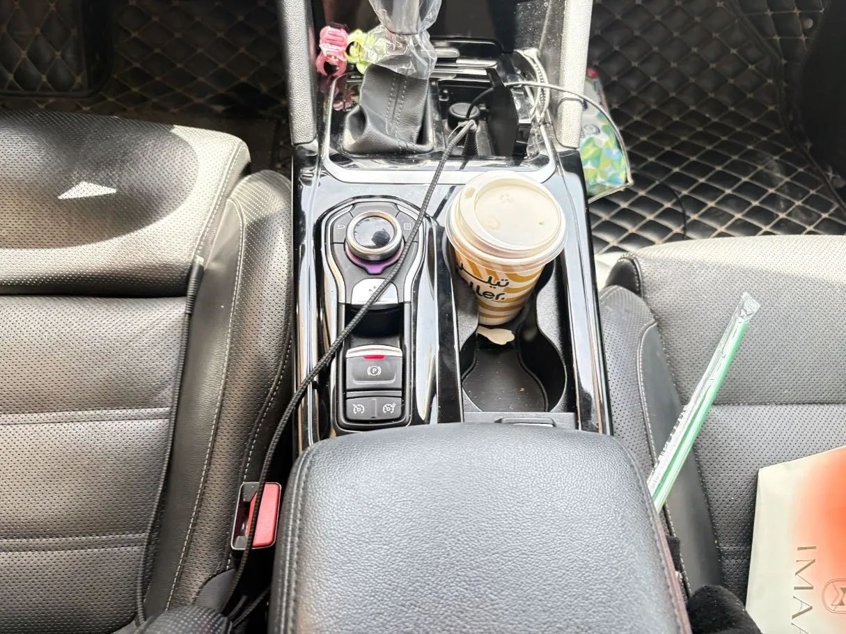 Car image 19