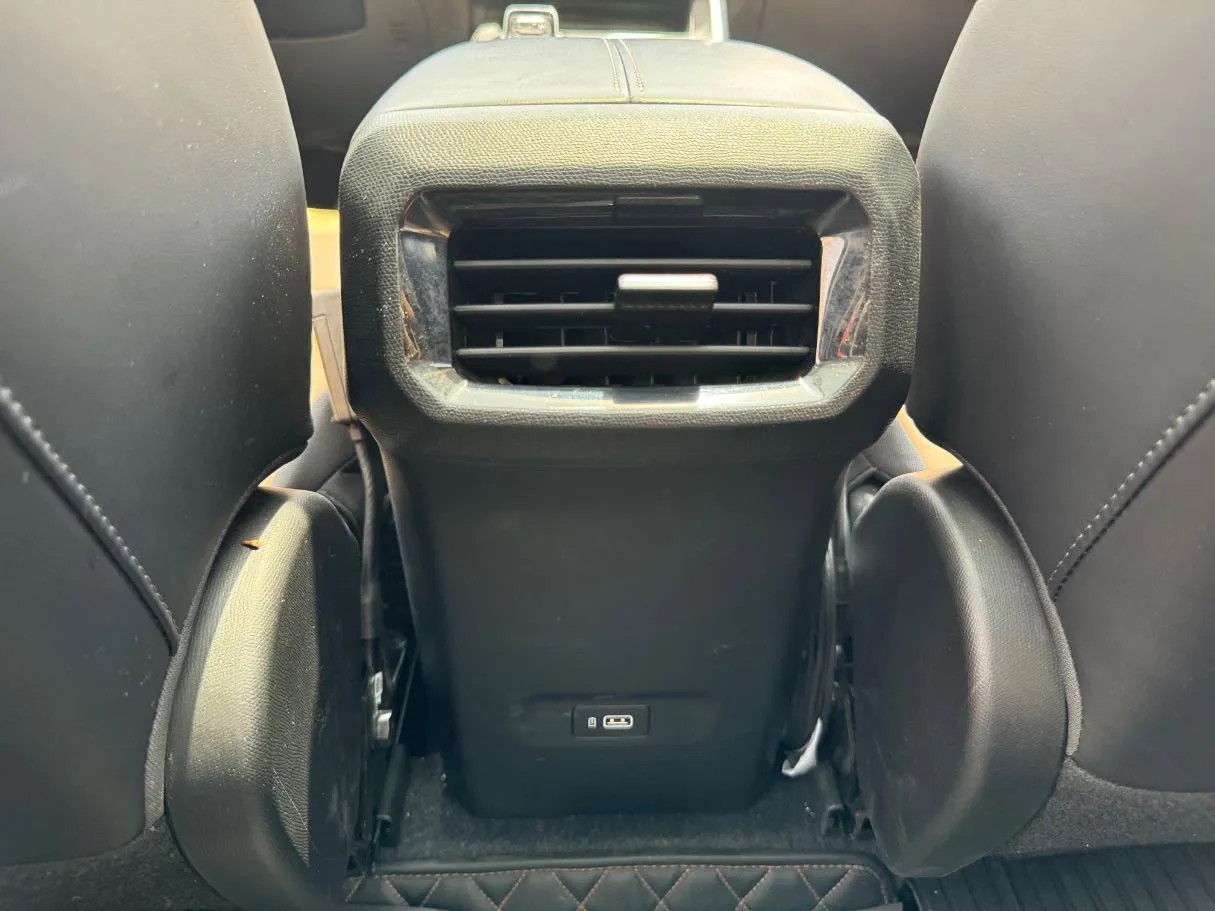 Car image 25