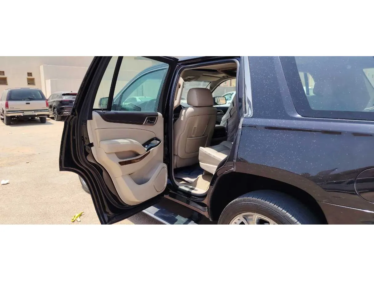 Car image 11