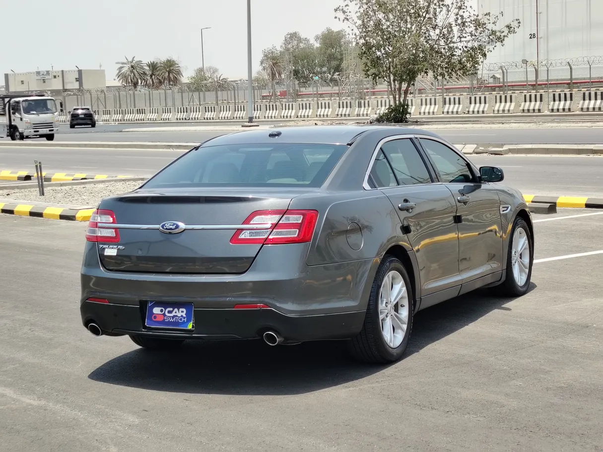 Car image 5
