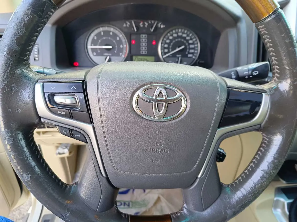 Car image 25