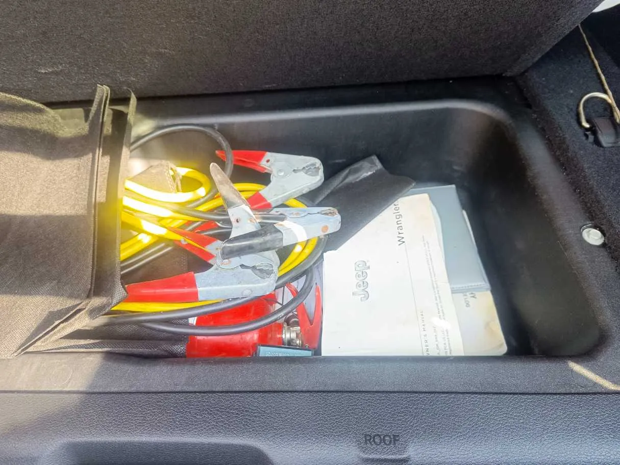 Car image 26