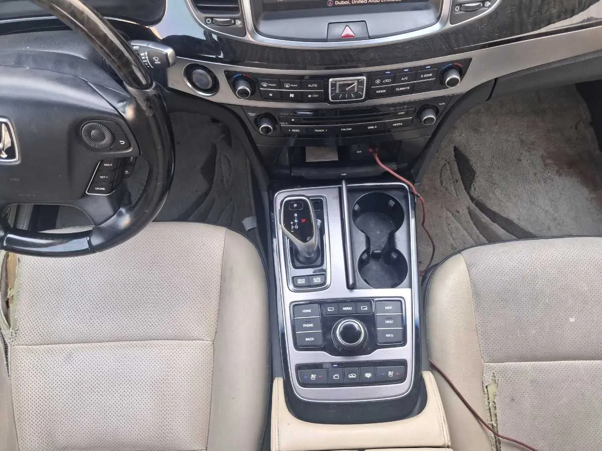 Car image 15