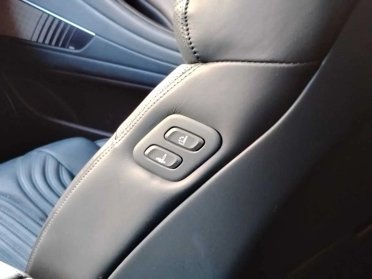 Car image 29