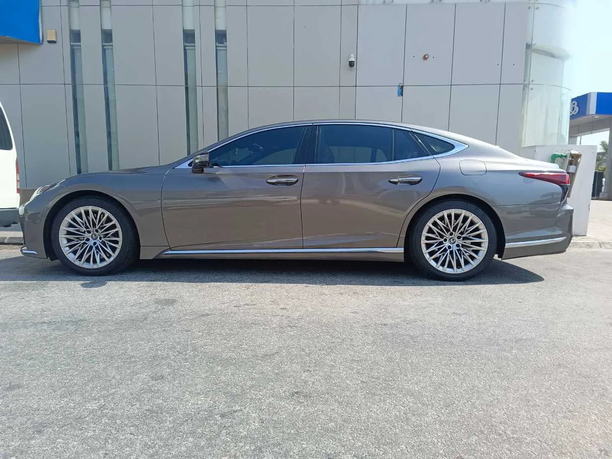 Car image 8
