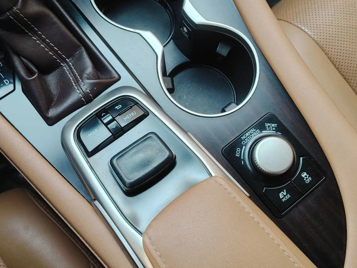 Car image 23