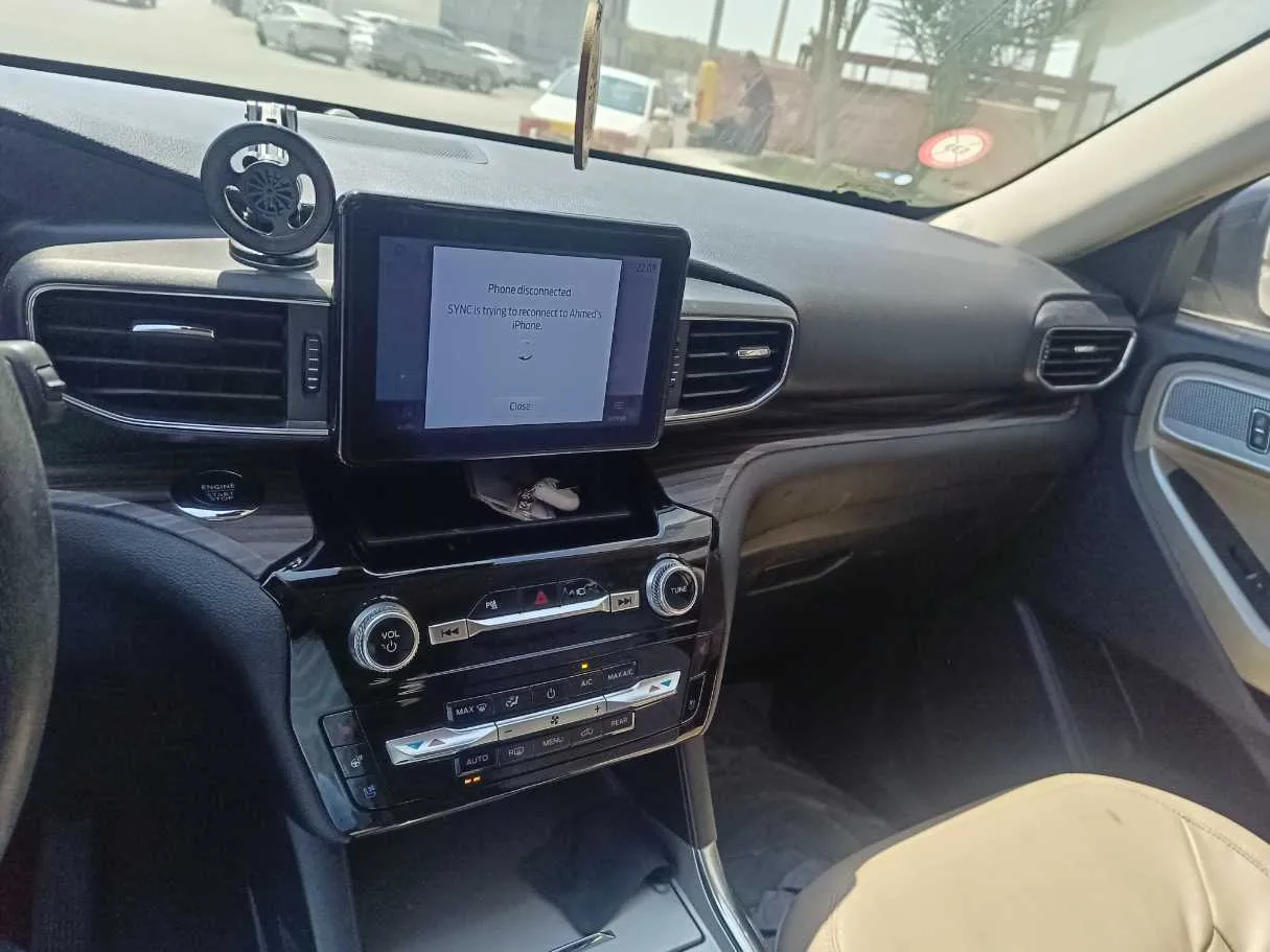 Car image 26