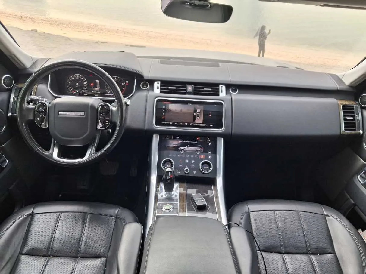 Car image 16