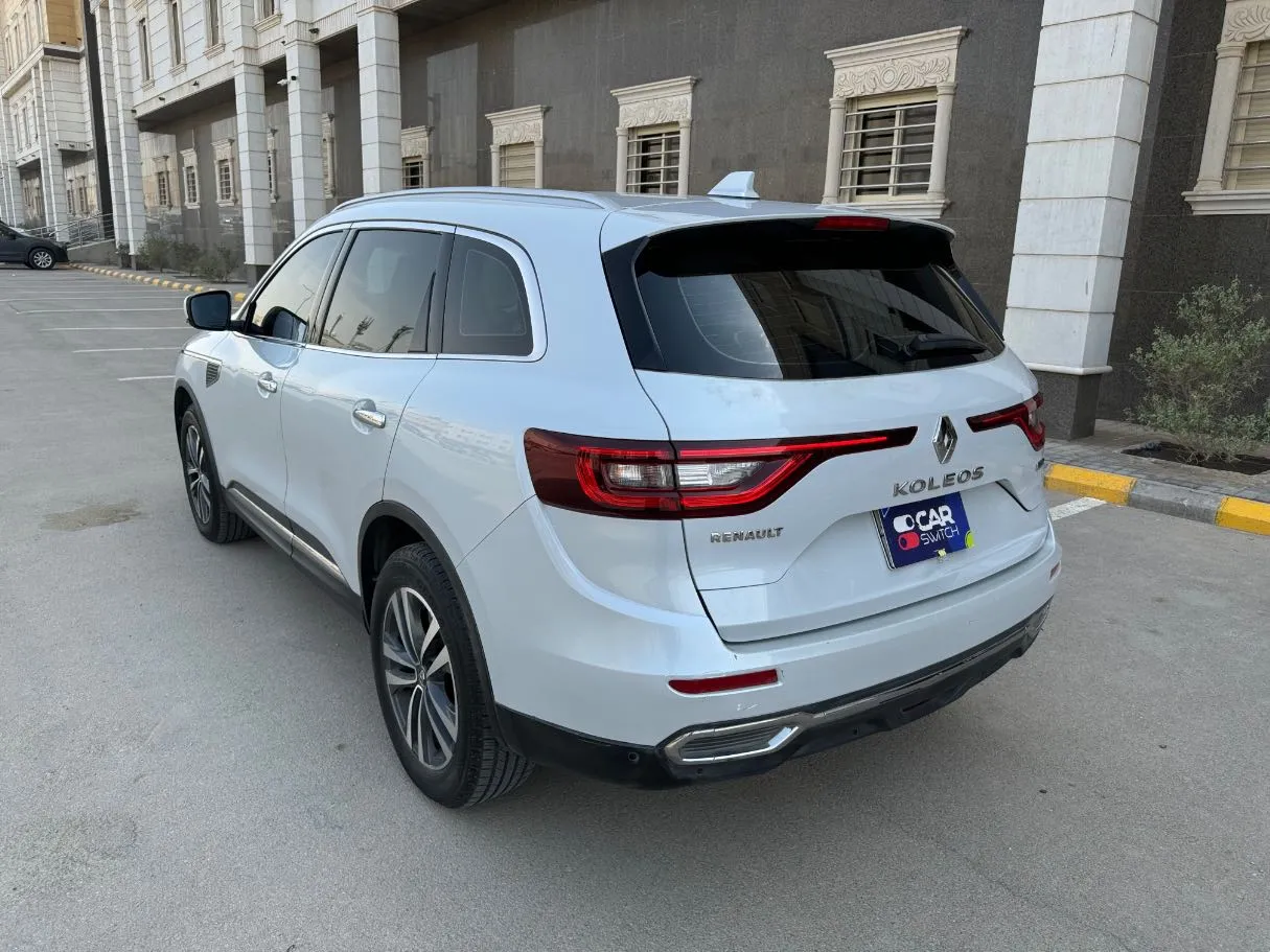 Car image 7
