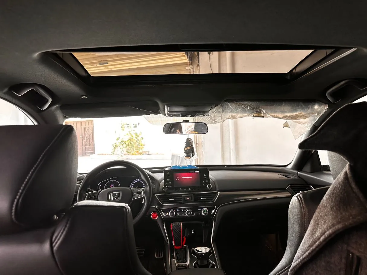 Car image 15