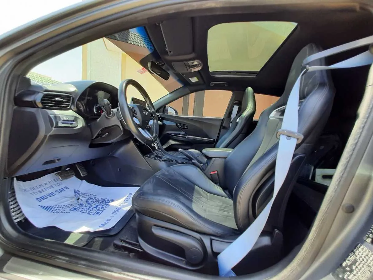 Car image 12