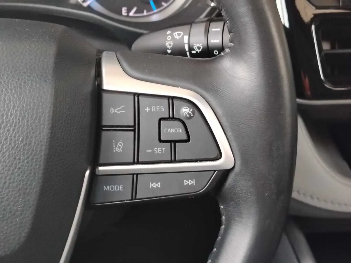 Car image 25